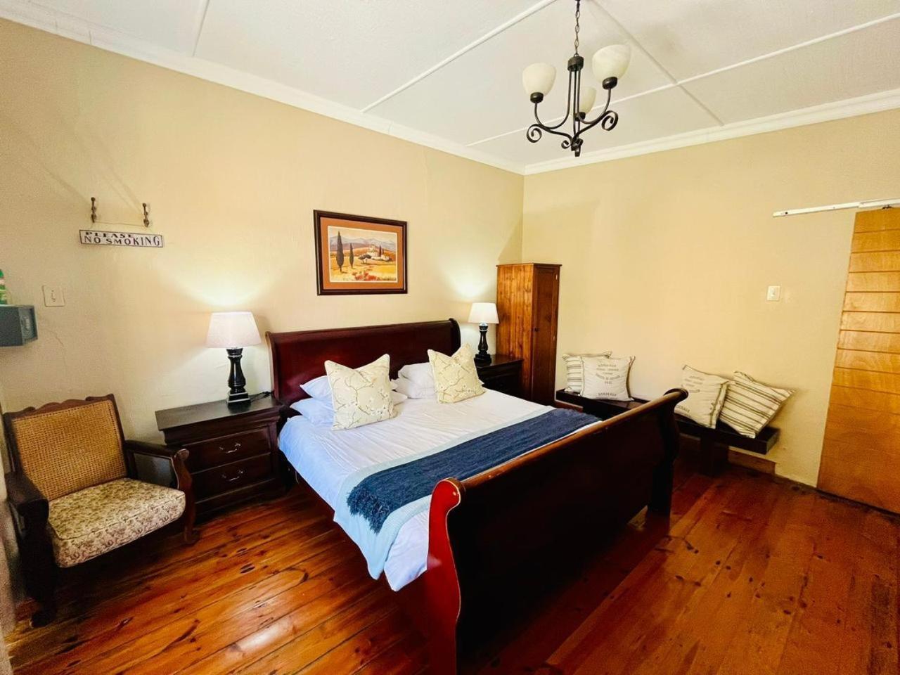 17 On Bird Guest House Beaufort West Exterior foto