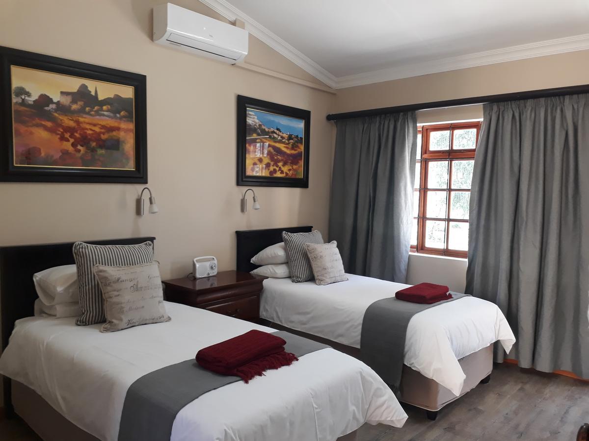 17 On Bird Guest House Beaufort West Exterior foto