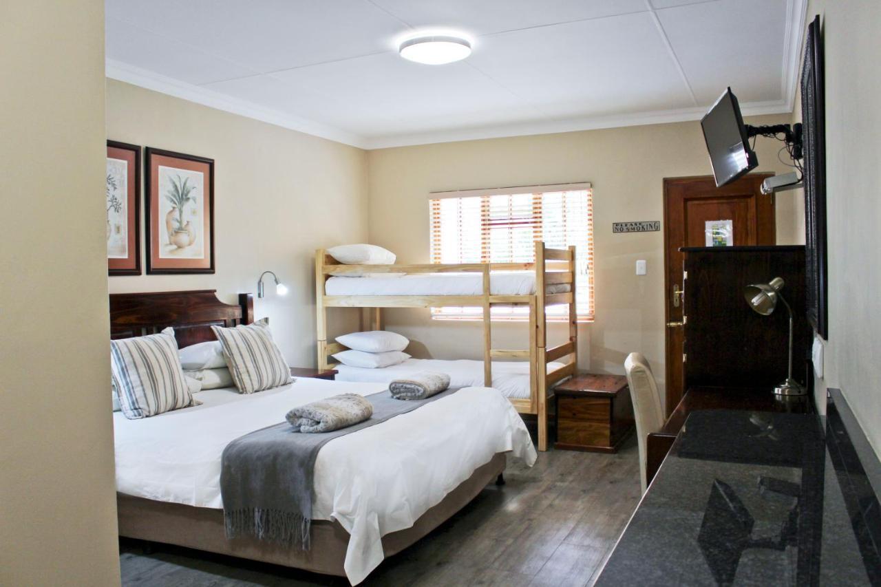 17 On Bird Guest House Beaufort West Exterior foto