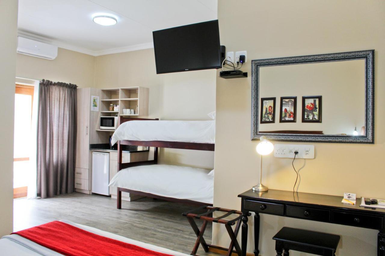 17 On Bird Guest House Beaufort West Exterior foto