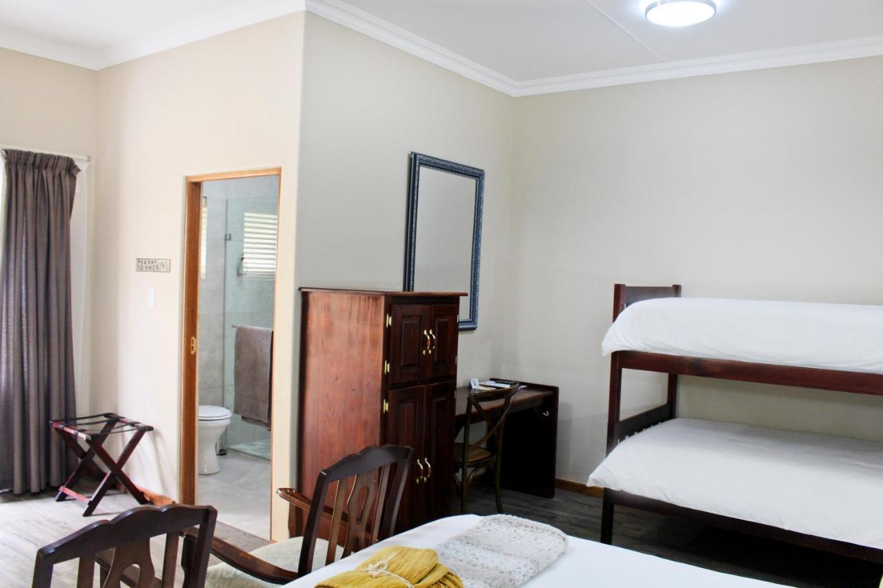 17 On Bird Guest House Beaufort West Exterior foto