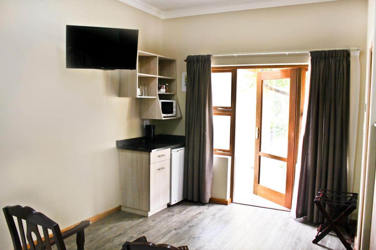 17 On Bird Guest House Beaufort West Exterior foto